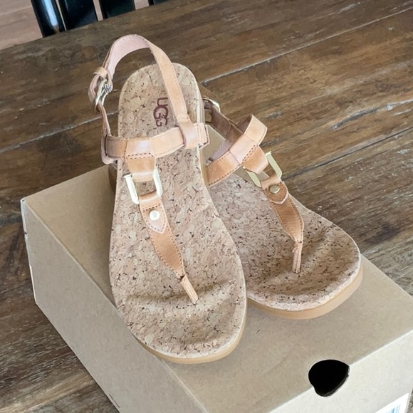 UGG Tan Sandals with T-Strap - Picture 1 of 6